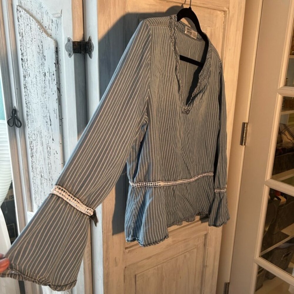 Time and Tru Light Blue Pinstripe Blouse with bell sleeves, soft cotton!